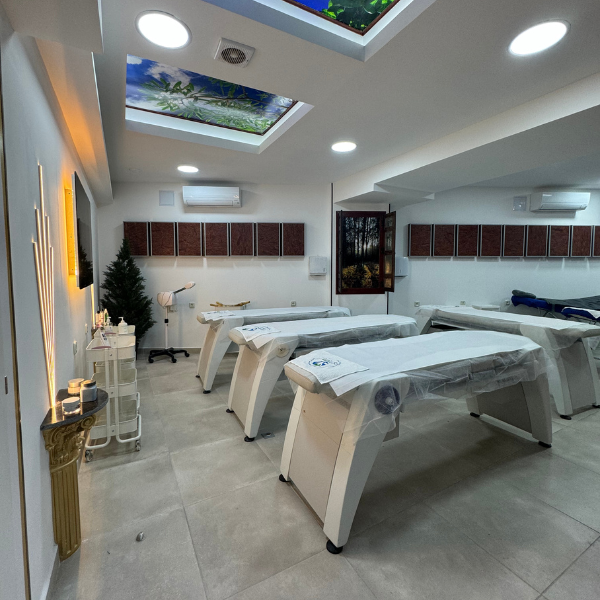 Inauguración de Macuca con exalumnos de Esmera School