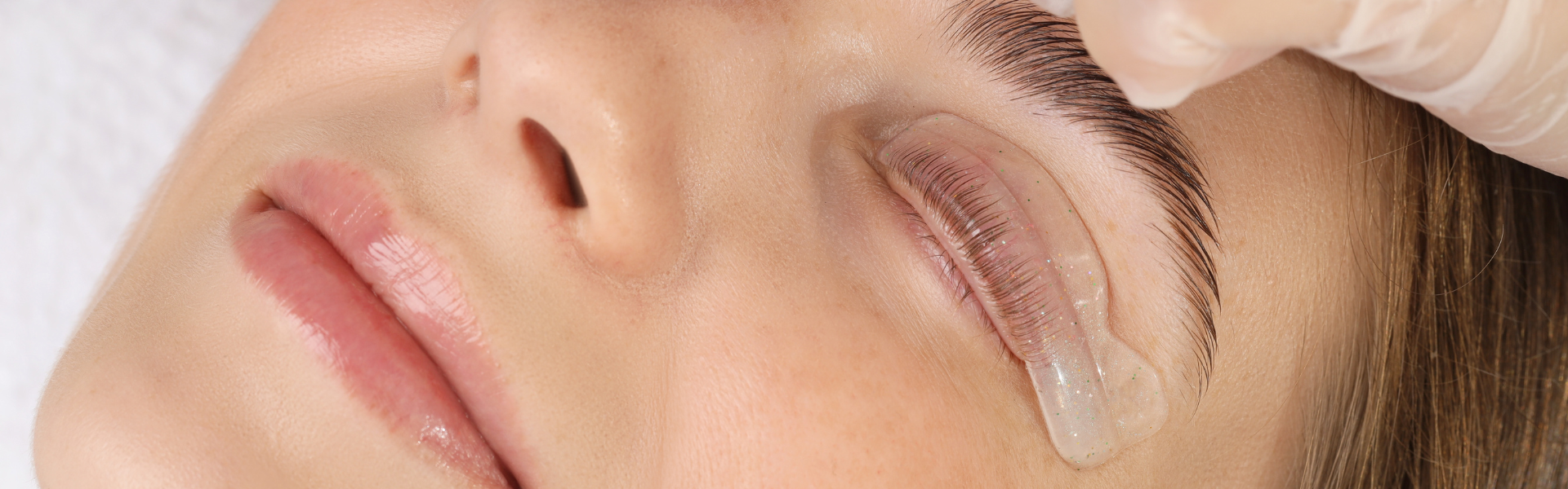 Banner del curso Lifting y Tinte de Pestañas